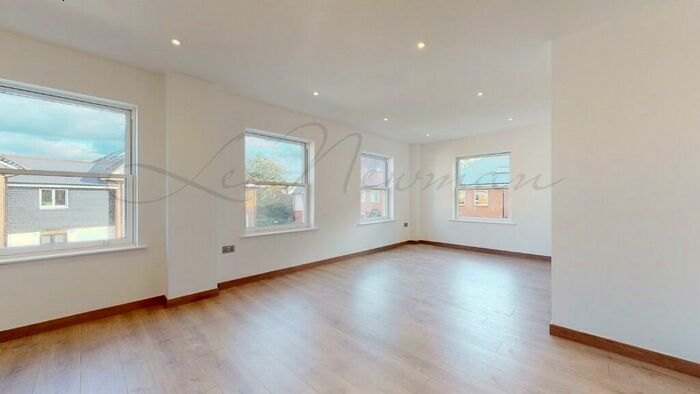 1 Bedroom Flat To Rent In Harvest Lane, Esher, Surrey, KT7