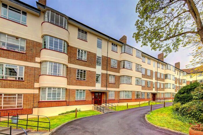 2 Bedroom Flat To Rent In Edge Hill, London, SW19