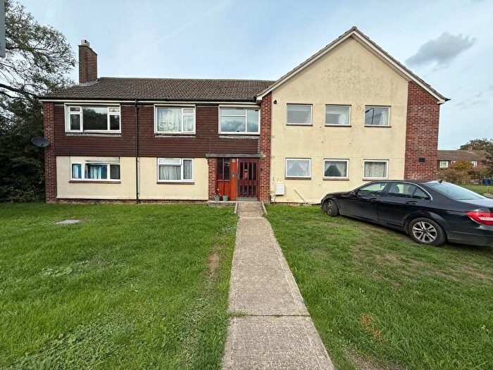 2 Bedroom Flat For Sale In Lodden Close, Bicester, Oxfordshire, OX26