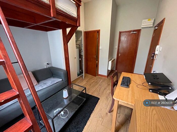 Studio To Rent In Harrington Square, London, NW1