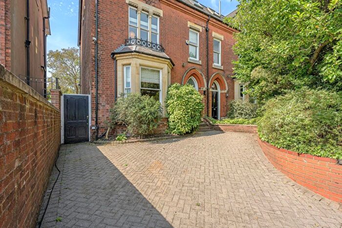 5 Bedroom Semi Detached House For Sale In Wentworth Road, Birmingham, B17