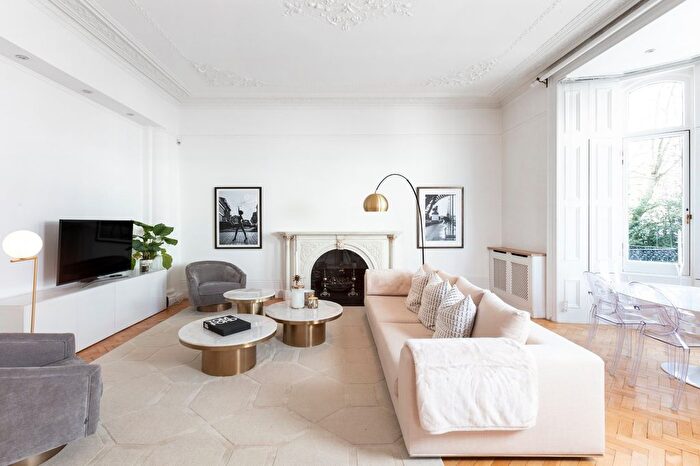 2 Bedroom Flat To Rent In Redcliffe Square, London, SW10