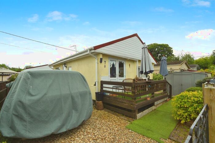 1 Bedroom Park Home For Sale In St. Johns Priory, Lechlade, GL7