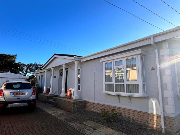 2 Bedroom Park Home For Sale In Rushbrooke Lane, Bury St. Edmunds, IP33
