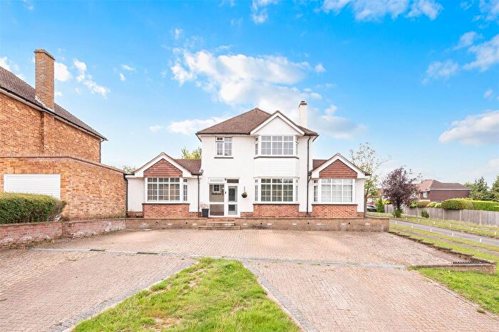 4 Bedroom Detached House For Sale In North View Crescent, Epsom, KT18