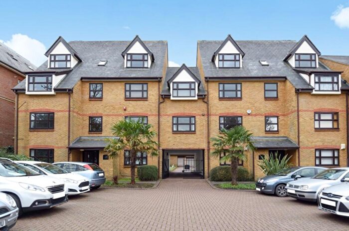 2 Bedroom Flat To Rent In Albemarle Road, Beckenham, Kent, BR3