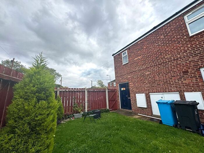 2 Bedroom Flat For Sale In Ripley Close, Hull, HU6