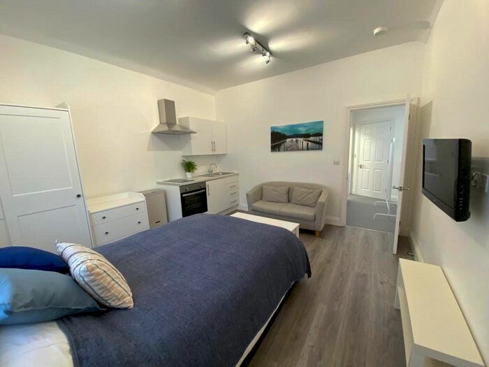 1 Bedroom Studio To Rent In Beehive Lane, Binfield, Bracknell, Berkshire, RG12