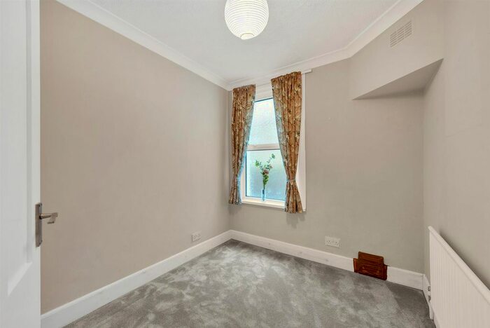 2 Bedroom Flat For Sale In Morgan Road, Bromley, BR1