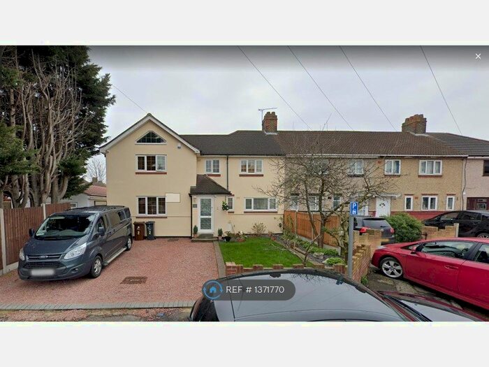 1 Bedroom Flat To Rent In West Park Close, London, RM6