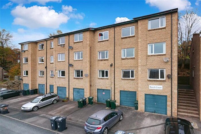 2 Bedroom Flat To Rent In Southcliffe Drive, Baildon, Shipley, West Yorkshire, BD17
