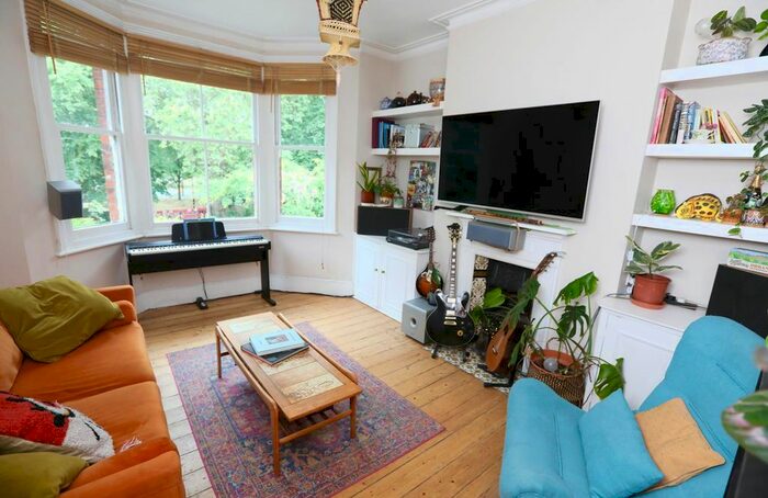 2 Bedroom Flat To Rent In Newton Avenue, London, W3