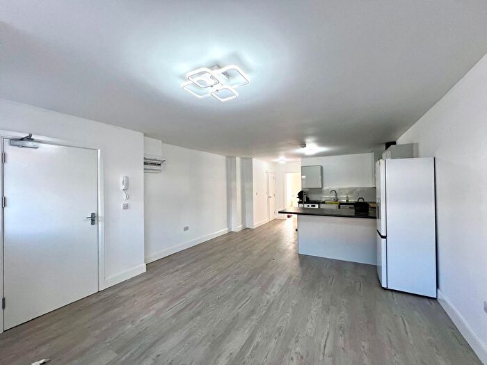 2 Bedroom Maisonette To Rent In Parkfield Road, Feltham, TW13