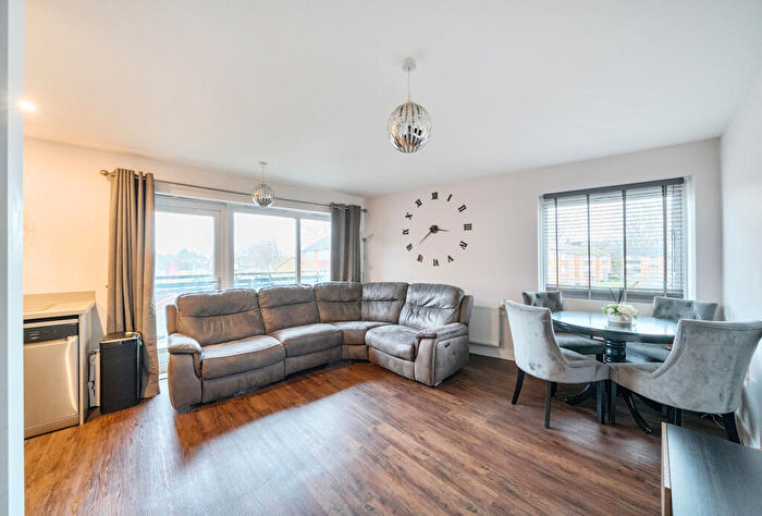 2 Bedroom Apartment For Sale In Baywillow Avenue, Carshalton, SM5