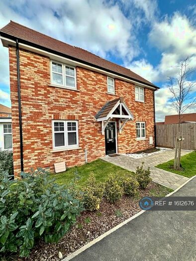 3 Bedroom Semi-Detached House To Rent In Maple Leaf Avenue, Ryde, PO33