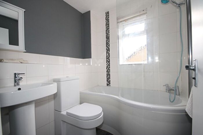 1 Bedroom Flat To Rent In Elder Road, Bisley, Woking, GU24