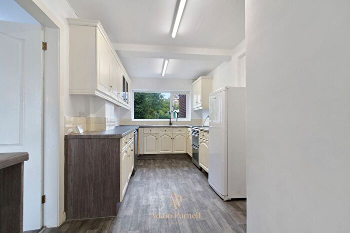 5 Bedroom Semi-detached House For Sale In Embleton Close, Hinckley, LE10