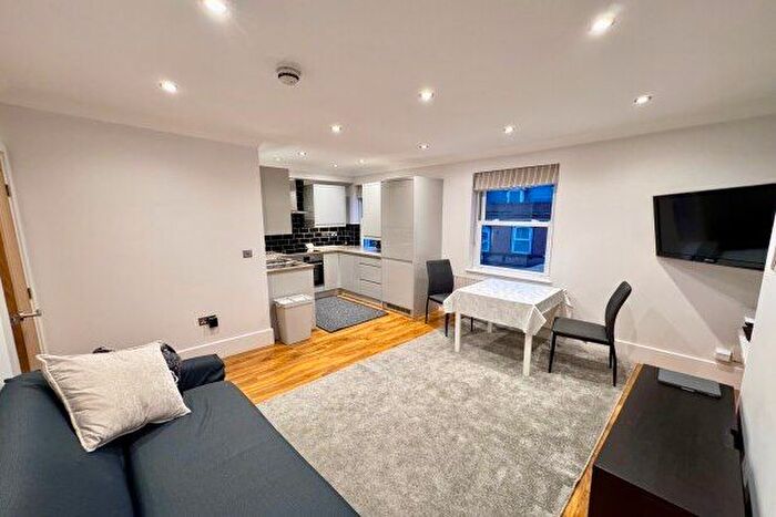 2 Bedroom Flat To Rent In Burns Street, Nottingham, NG7