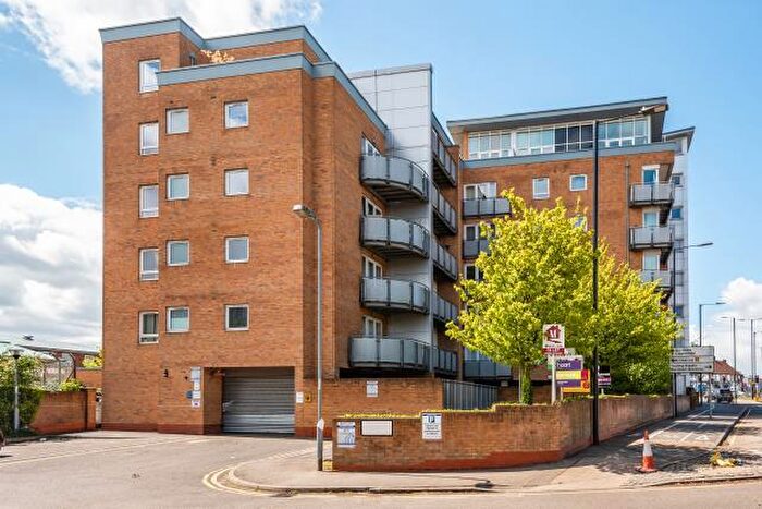 1 Bedroom Apartment For Sale In Bath Road, Slough, SL1