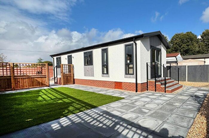 2 Bedroom Park Home For Sale In , Langley, SL3