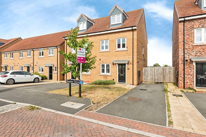 3 Bedroom Semi-Detached House For Sale In Heather Drive, Pontefract, WF8