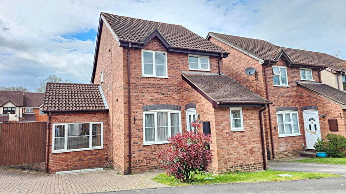 3 Bedroom Detached House For Sale In Finch Close, Tadley, Berkshire, RG26