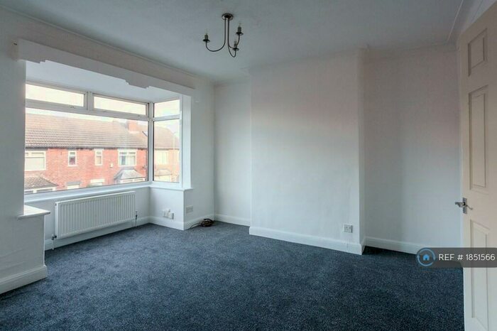 3 Bedroom Terraced House To Rent In Aston Place, Leeds, LS13