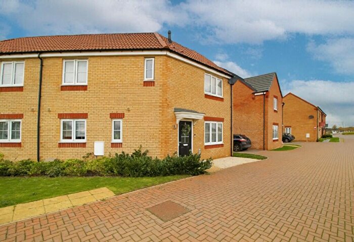 3 Bedroom Semi Detached House For Sale In Harrier Way, Market Deeping, PE6
