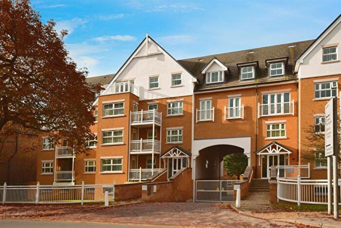 2 Bedroom Apartment To Rent In High Road, Buckhurst Hill, IG9