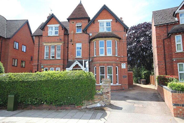 2 Bedroom Flat For Sale In Linden Road, Bedford, MK40