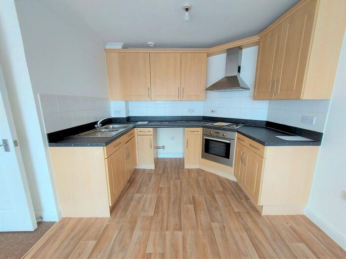 2 Bedroom Flat To Rent In Fairfield Square, Stuart Road, Gravesend, Kent, DA11