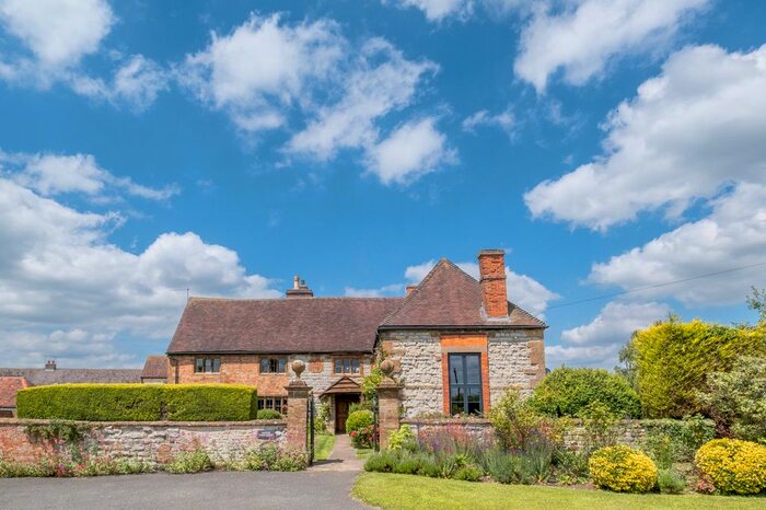 4 Bedroom Detached House For Sale In Kineton Road, Warwickshire, CV35
