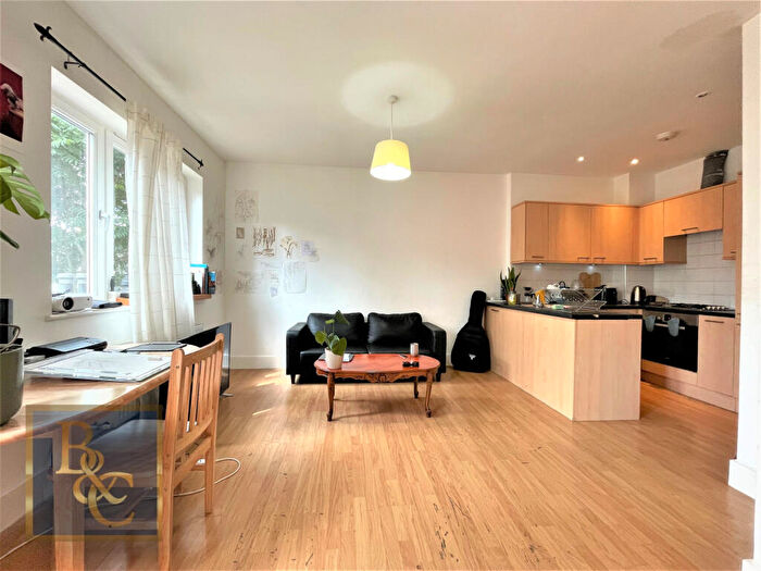 2 Bedroom Apartment To Rent In York Way, London, N7