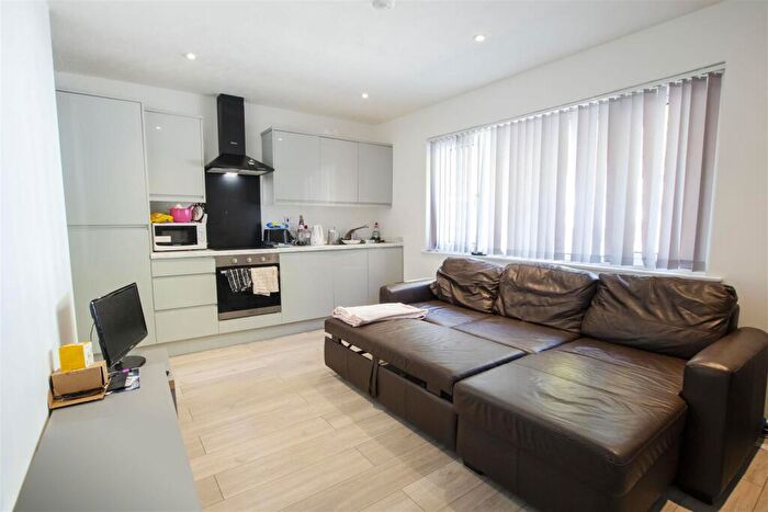 2 Bedroom Apartment To Rent In Fladbury Crescent, Birmingham, West Midlands, B29