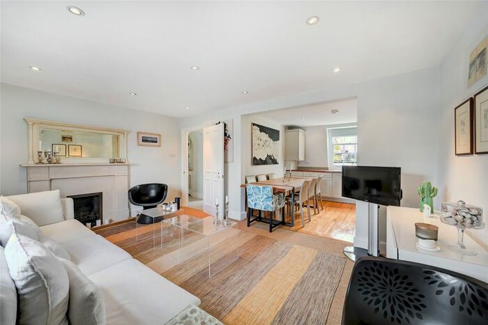 2 Bedroom Flat To Rent In Hobury Street, Chelsea, London, SW10