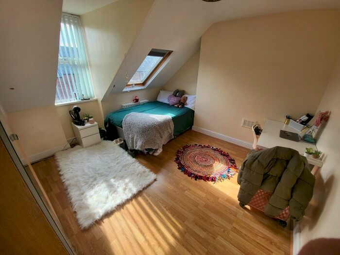 6 Bedroom Terraced House To Rent In Churchill Gardens, Newcastle Upon Tyne, NE2