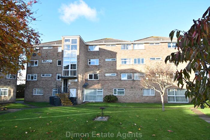 2 Bedroom Flat For Sale In Fair Oak Court, Tower Close, Gomer, PO12