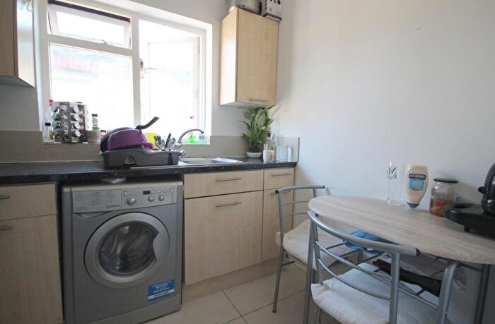 2 Bedroom Flat To Rent In Beresford Road, Wood Green, N8