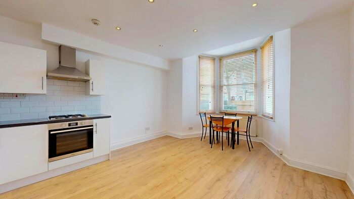 2 Bedroom Flat To Rent In Lichfield Road, NW2