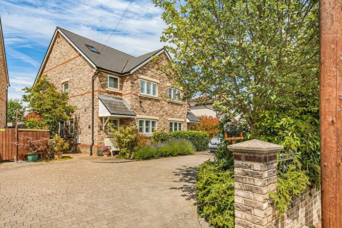 3 Bedroom Semi-detached House For Sale In Charlton Road, Shepperton, TW17
