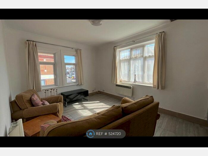 2 Bedroom Flat To Rent In Station Road, Addlestone, KT15