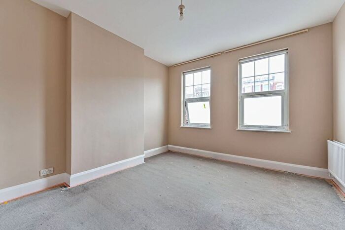 4 Bedroom Flat For Sale In Holloway Road, Islington, London, N7