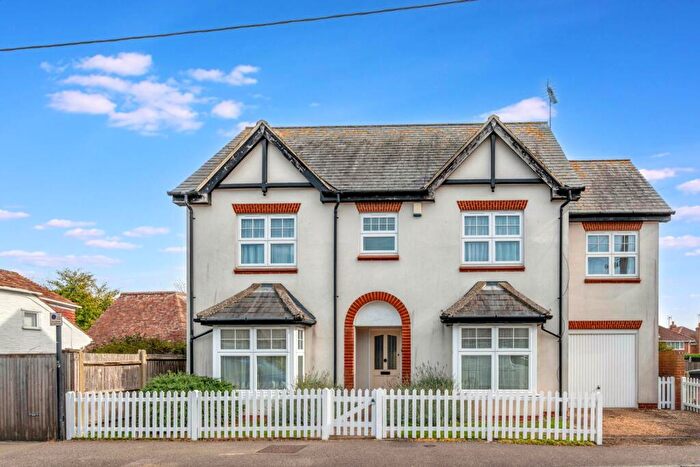 4 Bedroom Detached House For Sale In Rough Common Road, Canterbury, CT2