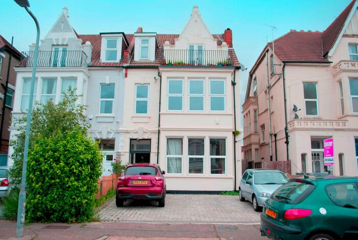 2 Bedroom Flat To Rent In Finchley Road, Westcliff-On-Sea, SS0