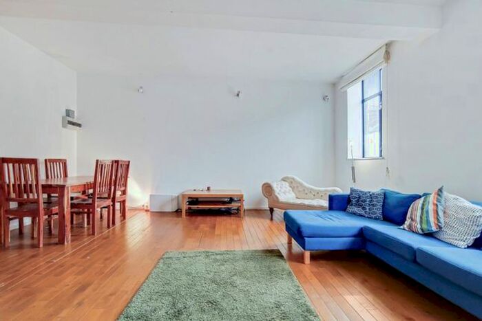 2 Bedroom Flat To Rent In Jedburgh Road, Plaistow, London, E13