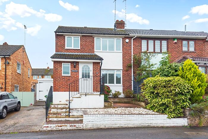3 Bedroom Semi-Detached House For Sale In York Way, Sandhurst, GU47