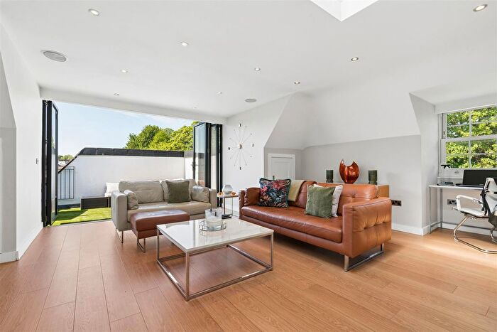 3 Bedroom Flat To Rent In Nicole Lodge, Carshalton Park Road, SM5
