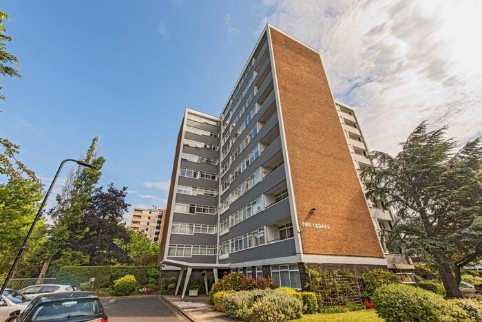 3 Bedroom Flat To Rent In Heronsforde, London, W13