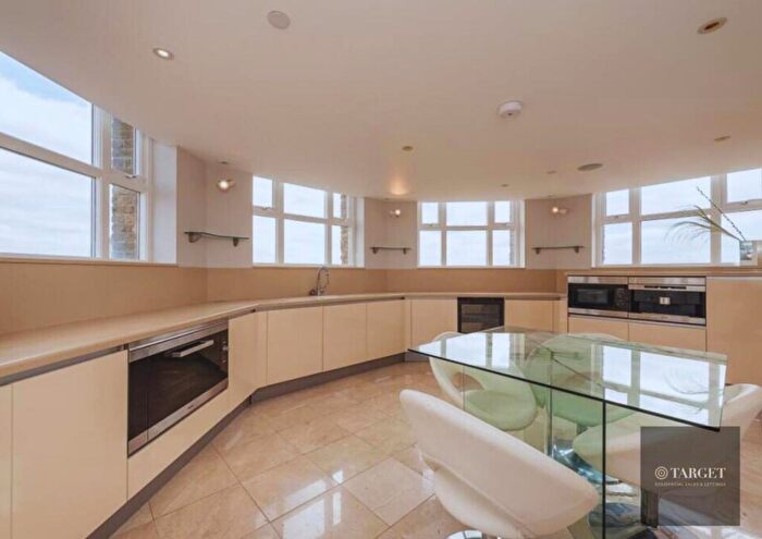 3 Bedroom House To Rent In Royal Drive, London, N11