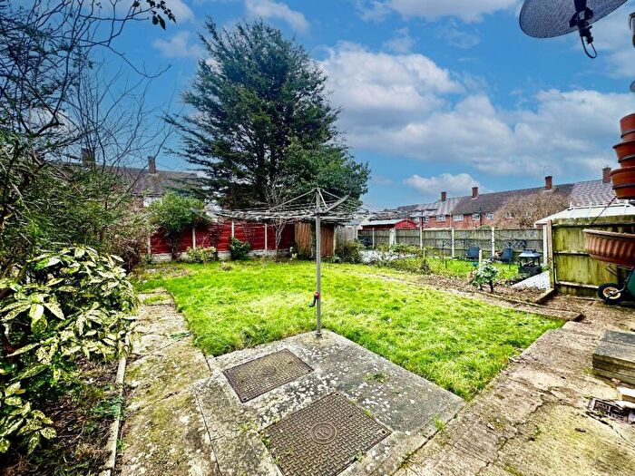 3 Bedroom End Of Terrace House For Sale In Bridgwater Close, Romford, RM3